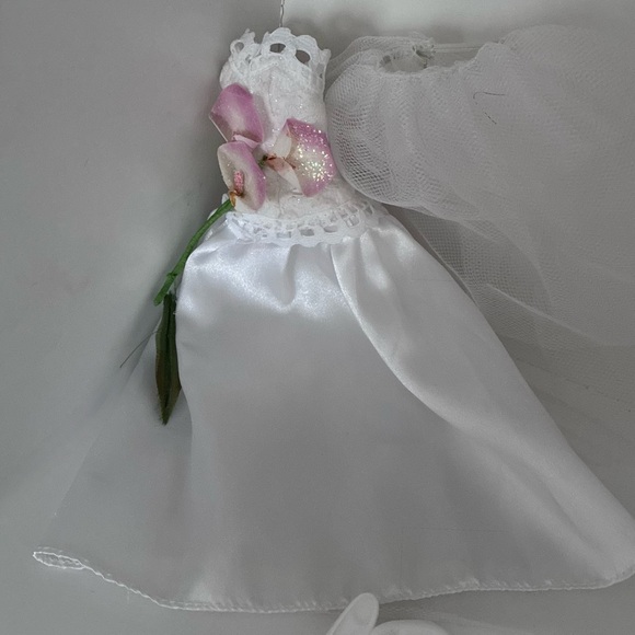 Vintage BARBIE Clothes: Barbie ROMANTIC WEDDING FASHION Bridal Gown - Picture 4 of 16
